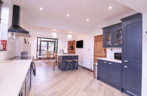 Clacton-on-Sea Cabaña | HOME BY THE SEA, pet friendly, with open fire in Clacton-On-Sea