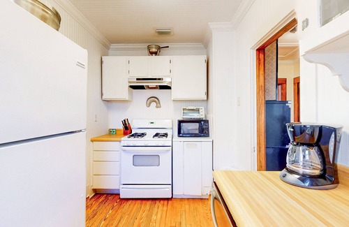 Indian Pass Casa | Home & casita with outdoor shower, screened-in porch, grill, & beach access