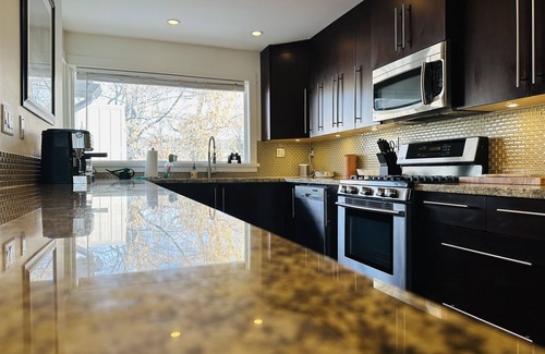 South Central Casa | Home Close to Beach and Downtown. Licensed short term rental.