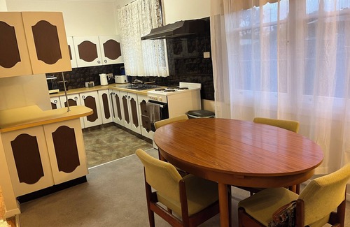 Hamilton Casa | Home close to entertainment, food, sporting venues with parking.