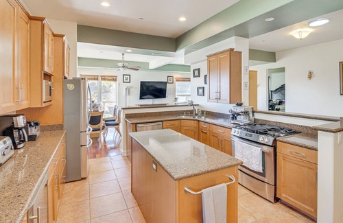 Thousand Oaks Casa | Home Close to Trails & Shopping in Thousand Oaks!