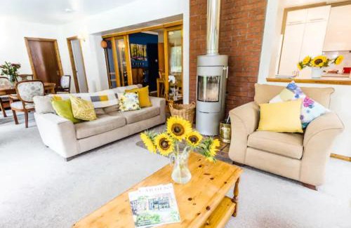 South Galson Casa | Home Comforts in Peaceful 2 Acres