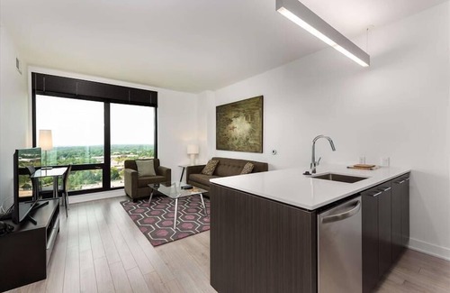 Reston Apartamento | Home Depot mins away | Onsite Movie Theater | Reston Town Center