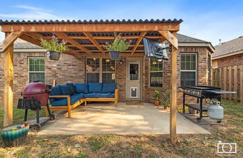 Fayetteville Casa | Hogar para toda la familia en medio de la ciudad.