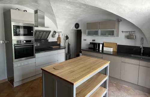 Arpaillargues-et-Aureillac Villa | Homerez - Villa espaciosa cerca de Arpaillargues
