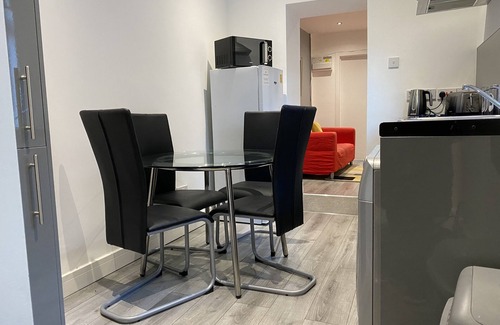 Bridgend Apartamento | Home from home 2 bed Flat Within walking distance of town centre