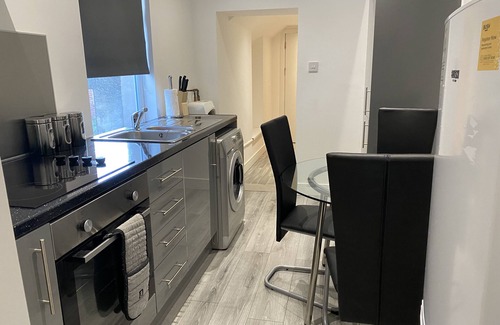 Bridgend Apartamento | Home from home 2 bed Flat Within walking distance of town centre