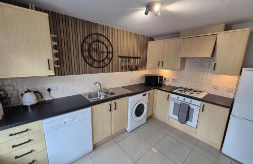 Burslem Casa | Home from home - ample parking