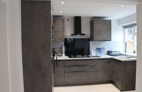 Bilston Casa | 5star Family Retreat Near Alton & Drayton Manor