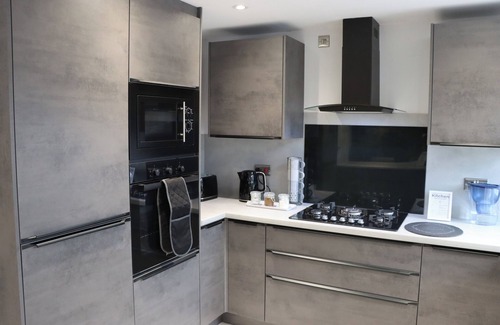 Bilston Casa | 5star Family Retreat Near Alton & Drayton Manor