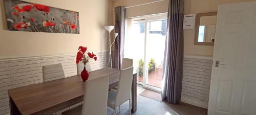 Bootle Apartamento | Home from Home near LFC & train station