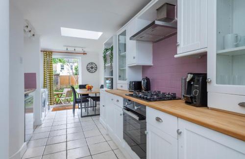 Dundonald Apartamento | Home from Home with Parking and Garden Sleeps 6