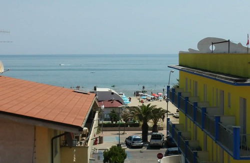 Tortoreto Lido Apartamento | CasaI LIMONI "apartamento" A3 "con vista al mar a solo 30 metros de la playa !!