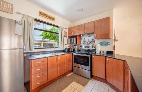 Villarreal Casa | Home in a gated community with outdoor pool, patio, grill, streaming, W/D, & AC
