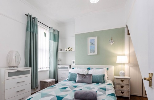 Liverpool Villa | Home in Anfield+hot tub+Free Parking Sleeps 11!