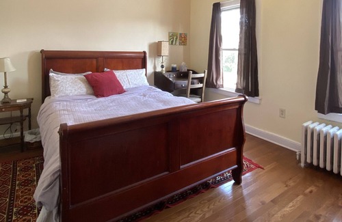 Beacon Casa | Home in Beacon- Walk to Main!