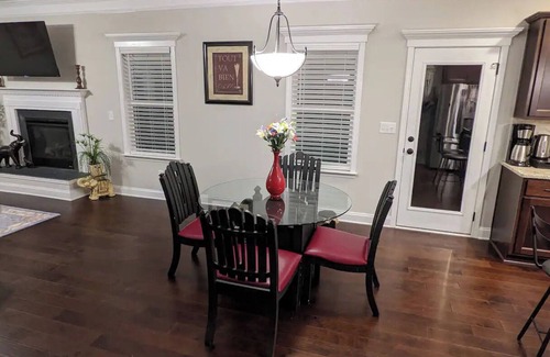 Belmont Casa | Home In Belmont - Greater Charlotte Cozy 3-bedroom house in charming Belmont