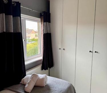 Keynsham Casa | Home in between Bath and Bristol - Sleeps 9 guests