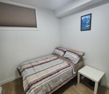 Northwest Calgary Apartamento | Home in Calgary