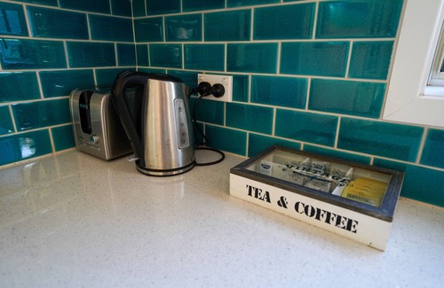 Emerald Beach Casa | Estudio en Esmeralda con desayuno, entre Brisbane y Sydney, admite mascotas.