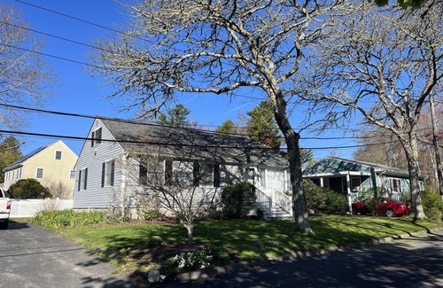 Mattapoisett Center Casa | Home in Mattapoisett Village, walk to beach, town, pub/Inn general store.