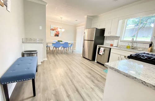 Norcross Casa | ☀️Home in Norcross ⚡️Nicknamed “House on a Hill” 🏡 Long Term Stay Welcome!