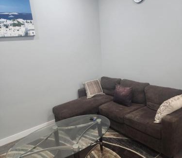 Northwest Calgary Apartamento | Home in Northwest Calgary