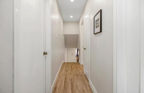 Mississauga Casa | Home in Serene Suburbia 905