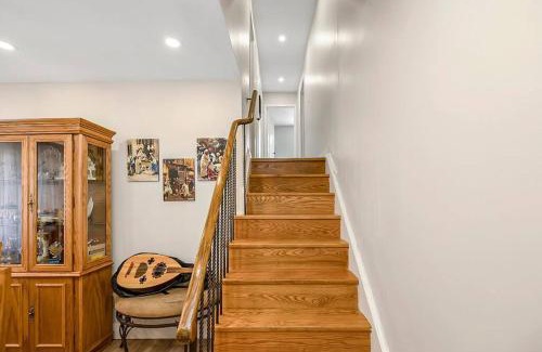Mississauga Casa | Home in Serene Suburbia 905
