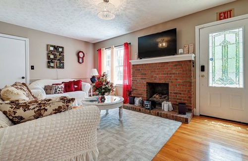 Temple Casa | Home in Temple w/ Screened Porch + Gas Fireplace!