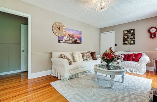 Temple Casa | Home in Temple w/ Screened Porch + Gas Fireplace!