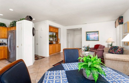 Surprise Casa | HOME IN THE GRAND! WALKING DISTANCE TO AMENITIES!