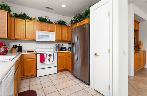 Surprise Casa | HOME IN THE GRAND! WALKING DISTANCE TO AMENITIES!