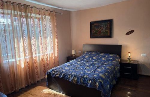 Korce Apartamento | Home in village