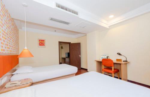 Yuzhong Hotel | Home Inn Chongqing Lianglukou Station
