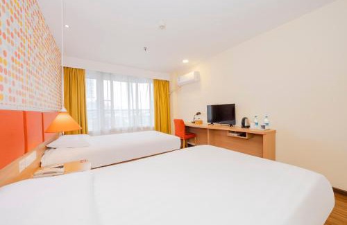 Yuzhong Hotel | Home Inn Chongqing Lianglukou Station