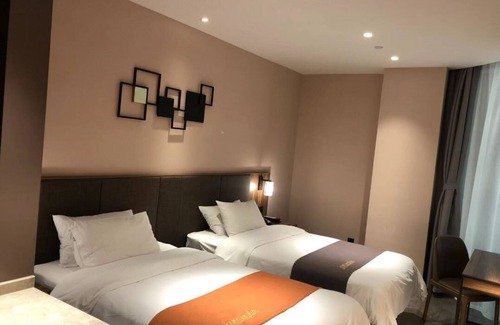 Qingdao City Center Hotel | Home Inn Qingdao 54 Square