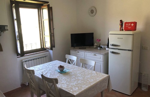 Passignano sul Trasimeno Apartamento | Home from Home in Passignano - Lakeside views!