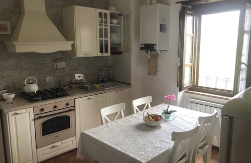 Passignano sul Trasimeno Apartamento | Home from Home in Passignano - Lakeside views!