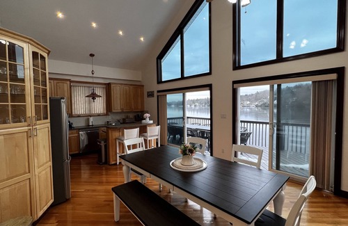 Kauneonga Lake Casa | Home King Luxury