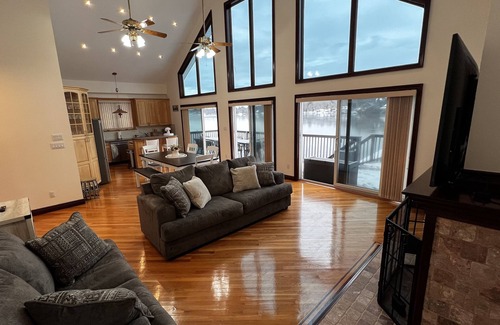 Kauneonga Lake Casa | Home King Luxury