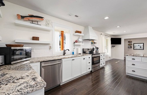 Branson West Casa | Home-Lakefront-Branson West. New-Clean-Excellent value.