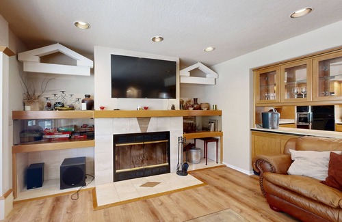Upper Kingsbury Casa | Home minutes to lodge & lifts with private hot tub & fireplace, sleeps 8
