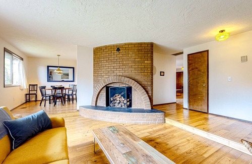 Albany Casa | Home near downtown with two living areas, patio, grill, streaming, & AC