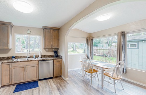 Coos Bay Casa | Home near the ocean with wood stove, large yard, washer/dryer, streaming, patio