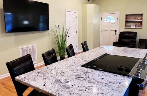 Columbia Casa | Home Near USC, Perfect for Families & Graduations - Deja Blues
