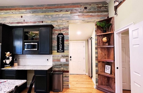 Columbia Casa | Home Near USC, Perfect for Families & Graduations - Deja Blues