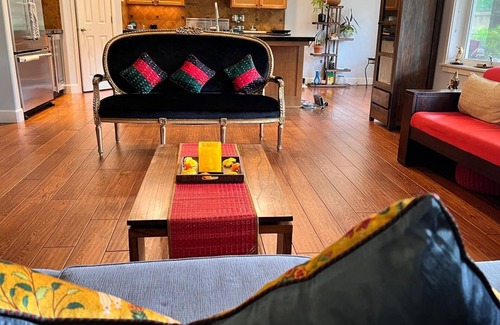 Renton Cama Y Desayuno | Home of Jaya Near Airport