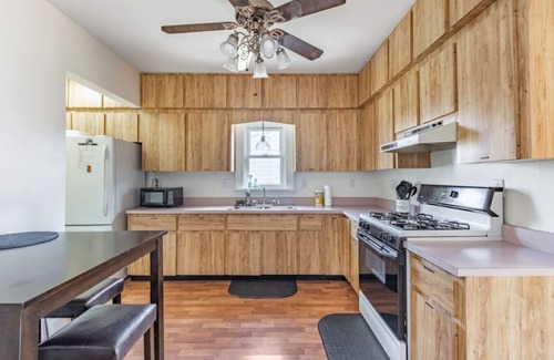 West Peoria Casa | Home of the Braves - Bradley Campus Suite