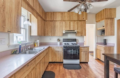 West Peoria Casa | Home of the Braves - Bradley Campus Suite